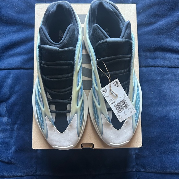 Adidas Yeezy 700 V3 “Kyanite” – Men’s Size 10.5